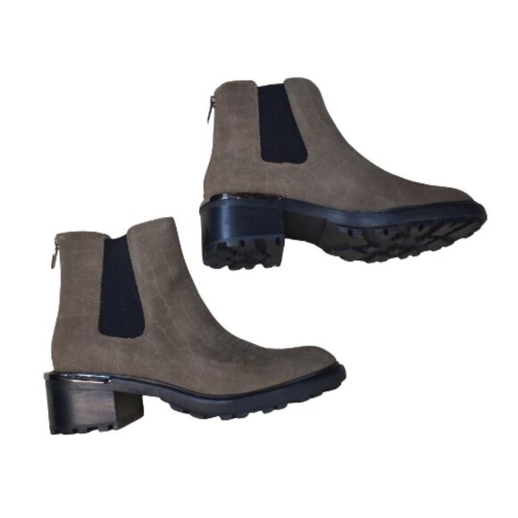 Vince Camuto Shoes - Vince Camuto Kelivena Suede Chelsea Boots Women’s Sz 8.5 Taupe Brown Croc Print